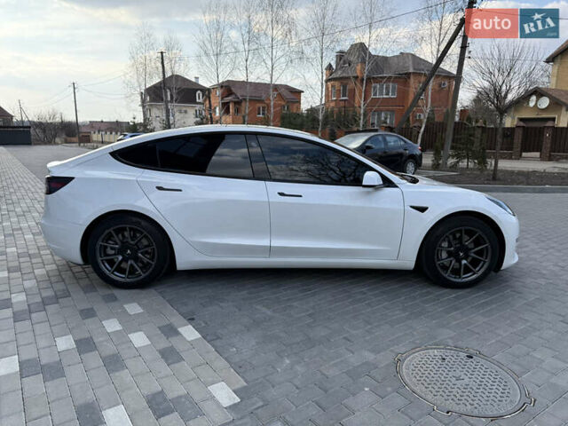 Белый Тесла Модель 3, объемом двигателя 0 л и пробегом 37 тыс. км за 19999 $, фото 59 на Automoto.ua