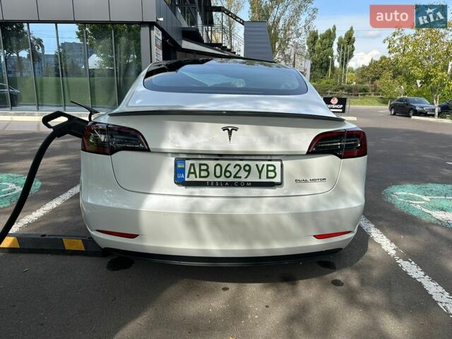 Белый Тесла Модель 3, объемом двигателя 0 л и пробегом 63 тыс. км за 24999 $, фото 7 на Automoto.ua