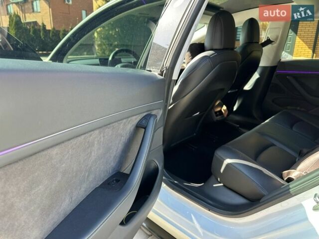 Білий Тесла Модель 3, об'ємом двигуна 0 л та пробігом 112 тис. км за 21500 $, фото 16 на Automoto.ua