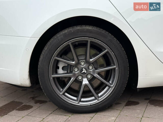 Білий Тесла Модель 3, об'ємом двигуна 0 л та пробігом 166 тис. км за 14900 $, фото 10 на Automoto.ua