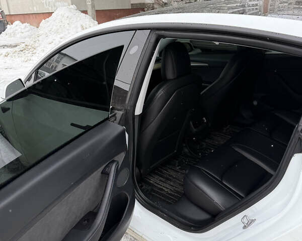 Білий Тесла Модель 3, об'ємом двигуна 0 л та пробігом 131 тис. км за 19000 $, фото 10 на Automoto.ua