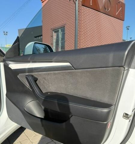 Білий Тесла Модель 3, об'ємом двигуна 0 л та пробігом 107 тис. км за 19800 $, фото 24 на Automoto.ua