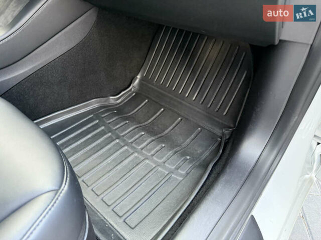 Белый Тесла Модель 3, объемом двигателя 0 л и пробегом 37 тыс. км за 19999 $, фото 128 на Automoto.ua