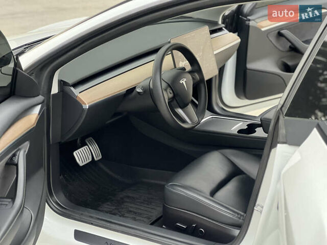 Білий Тесла Модель 3, об'ємом двигуна 0 л та пробігом 107 тис. км за 19999 $, фото 44 на Automoto.ua