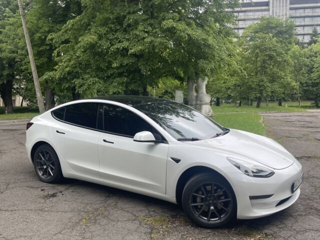 Білий Тесла Модель 3, об'ємом двигуна 0 л та пробігом 64 тис. км за 17500 $, фото 1 на Automoto.ua