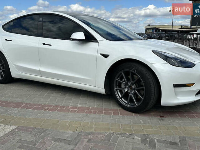 Белый Тесла Модель 3, объемом двигателя 0 л и пробегом 60 тыс. км за 19300 $, фото 3 на Automoto.ua