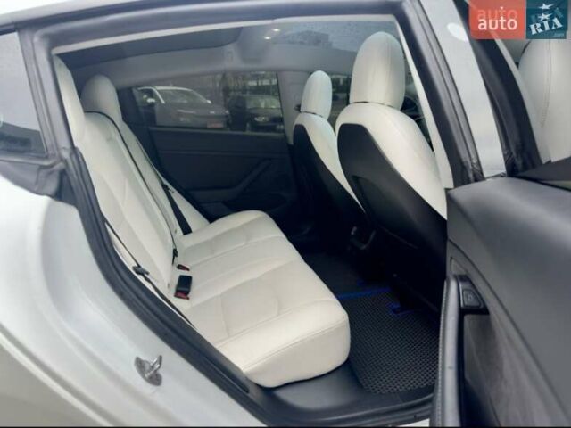 Білий Тесла Модель 3, об'ємом двигуна 0 л та пробігом 84 тис. км за 18900 $, фото 24 на Automoto.ua