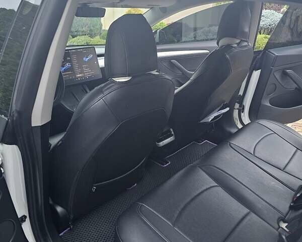 Білий Тесла Модель 3, об'ємом двигуна 0 л та пробігом 57 тис. км за 21900 $, фото 2 на Automoto.ua