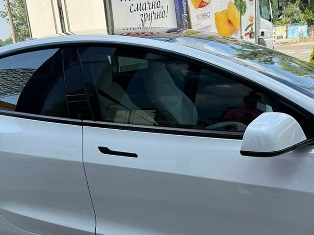 Білий Тесла Модель 3, об'ємом двигуна 0 л та пробігом 75 тис. км за 15500 $, фото 2 на Automoto.ua
