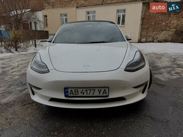 Білий Тесла Модель 3, об'ємом двигуна 0 л та пробігом 64 тис. км за 19900 $, фото 2 на Automoto.ua