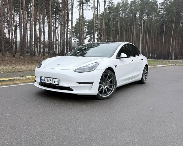 Білий Тесла Модель 3, об'ємом двигуна 0 л та пробігом 119 тис. км за 20800 $, фото 2 на Automoto.ua