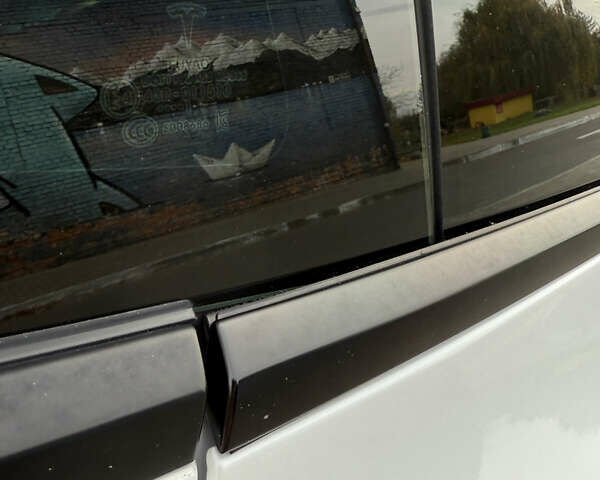 Белый Тесла Модель 3, объемом двигателя 0 л и пробегом 98 тыс. км за 19000 $, фото 19 на Automoto.ua