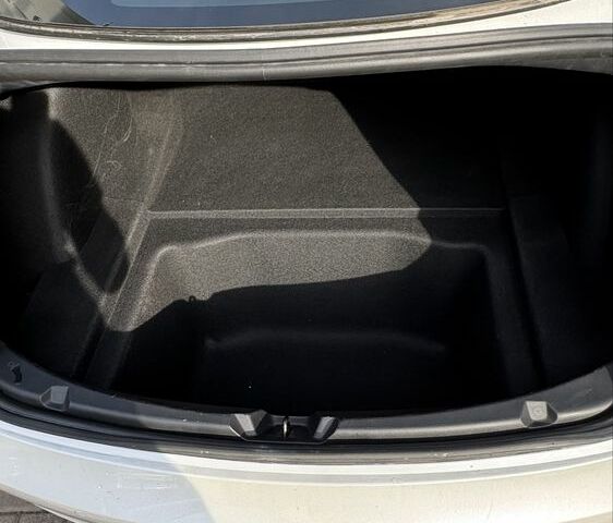 Белый Тесла Модель 3, объемом двигателя 0 л и пробегом 45 тыс. км за 17400 $, фото 5 на Automoto.ua