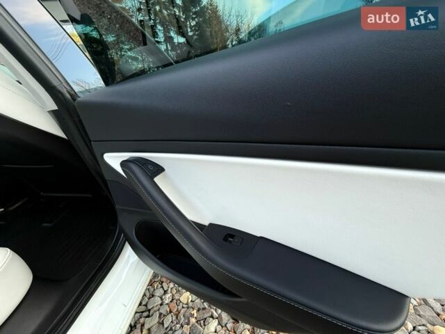 Білий Тесла Модель 3, об'ємом двигуна 0 л та пробігом 100 тис. км за 20799 $, фото 37 на Automoto.ua