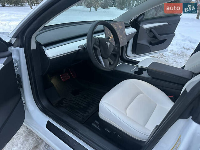 Білий Тесла Модель 3, об'ємом двигуна 0 л та пробігом 78 тис. км за 27700 $, фото 24 на Automoto.ua