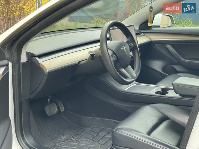 Белый Тесла Модель 3, объемом двигателя 0 л и пробегом 34 тыс. км за 18000 $, фото 56 на Automoto.ua