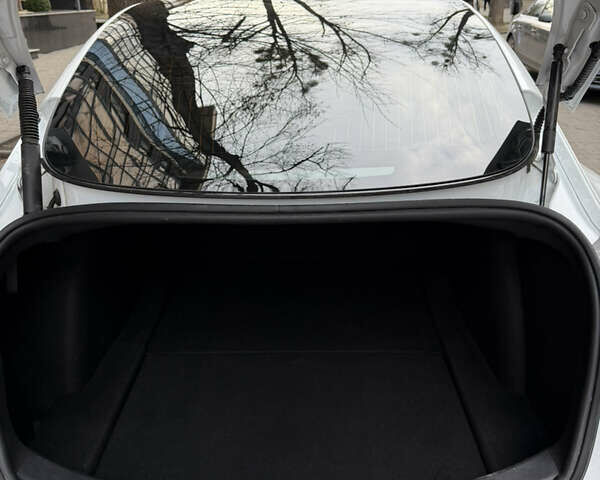 Білий Тесла Модель 3, об'ємом двигуна 0 л та пробігом 146 тис. км за 25000 $, фото 19 на Automoto.ua