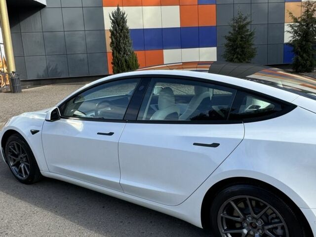 Білий Тесла Модель 3, об'ємом двигуна 0 л та пробігом 81 тис. км за 20400 $, фото 5 на Automoto.ua
