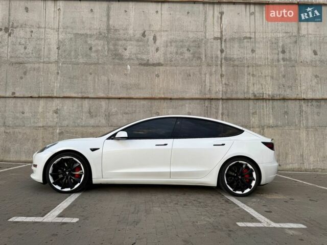 Білий Тесла Модель 3, об'ємом двигуна 0 л та пробігом 62 тис. км за 18500 $, фото 6 на Automoto.ua