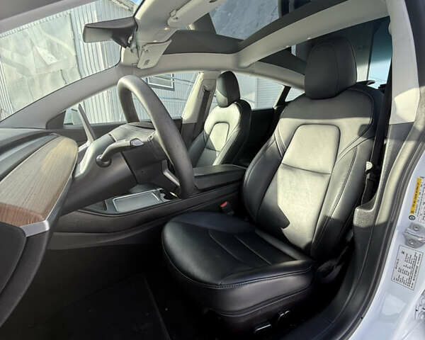 Білий Тесла Модель 3, об'ємом двигуна 0 л та пробігом 114 тис. км за 19500 $, фото 33 на Automoto.ua