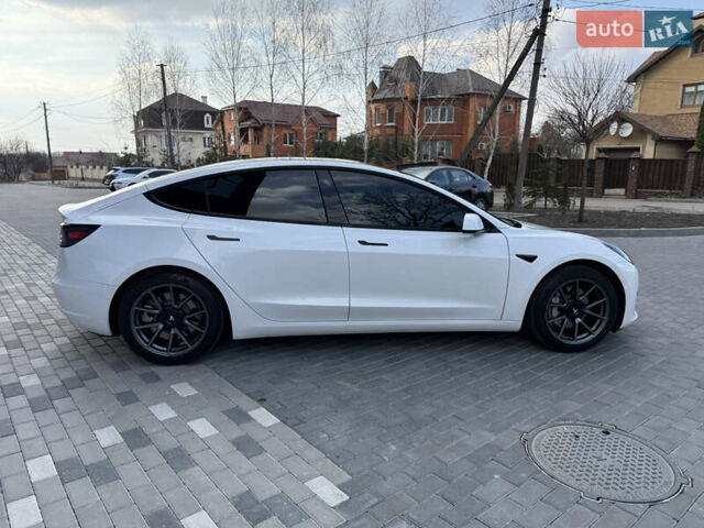 Белый Тесла Модель 3, объемом двигателя 0 л и пробегом 37 тыс. км за 19999 $, фото 58 на Automoto.ua