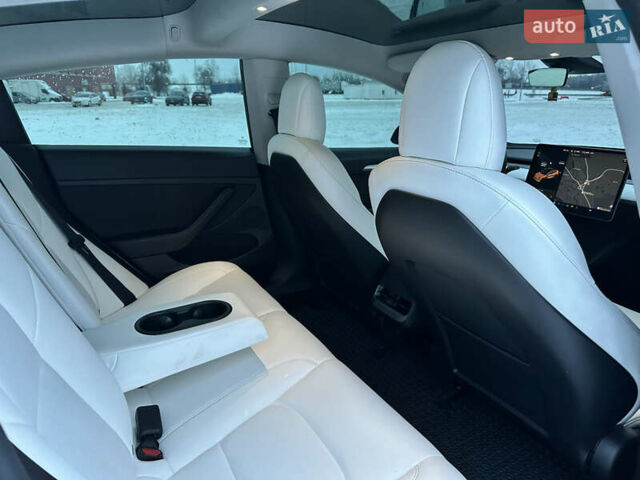 Белый Тесла Модель 3, объемом двигателя 0 л и пробегом 63 тыс. км за 15900 $, фото 19 на Automoto.ua