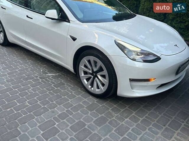 Білий Тесла Модель 3, об'ємом двигуна 0 л та пробігом 64 тис. км за 19999 $, фото 2 на Automoto.ua