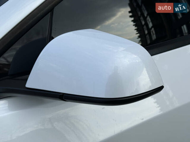 Белый Тесла Модель 3, объемом двигателя 0 л и пробегом 37 тыс. км за 19999 $, фото 86 на Automoto.ua