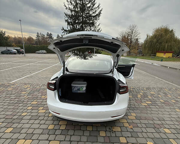 Белый Тесла Модель 3, объемом двигателя 0 л и пробегом 98 тыс. км за 19000 $, фото 28 на Automoto.ua