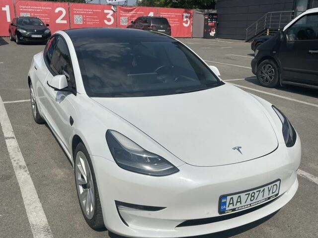 Белый Тесла Модель 3, объемом двигателя 0 л и пробегом 64 тыс. км за 20470 $, фото 2 на Automoto.ua