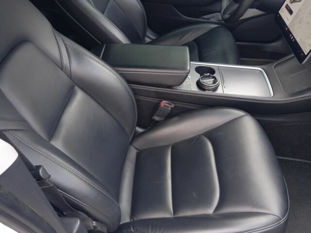 Білий Тесла Модель 3, об'ємом двигуна 0 л та пробігом 89 тис. км за 17900 $, фото 6 на Automoto.ua