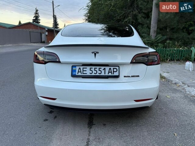 Білий Тесла Модель 3, об'ємом двигуна 0 л та пробігом 51 тис. км за 24999 $, фото 3 на Automoto.ua