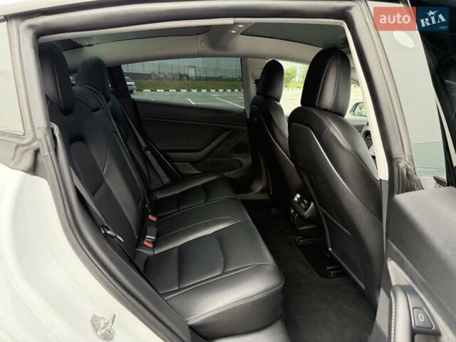 Білий Тесла Модель 3, об'ємом двигуна 0 л та пробігом 129 тис. км за 23500 $, фото 26 на Automoto.ua