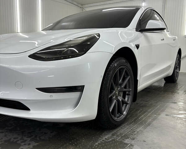 Білий Тесла Модель 3, об'ємом двигуна 0 л та пробігом 113 тис. км за 20200 $, фото 16 на Automoto.ua
