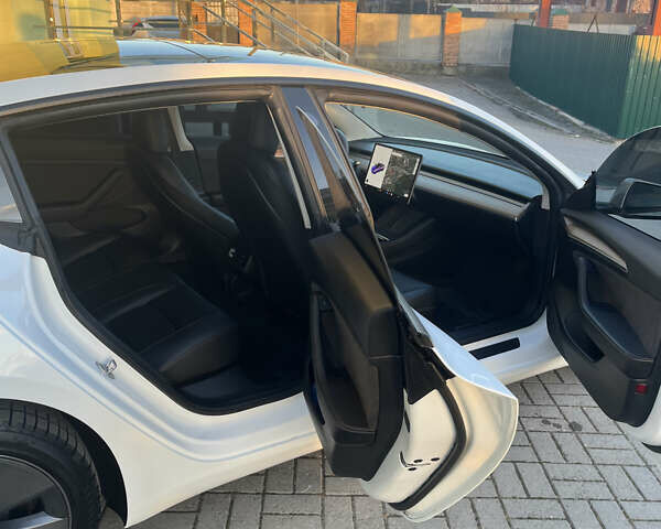 Білий Тесла Модель 3, об'ємом двигуна 0 л та пробігом 69 тис. км за 20000 $, фото 13 на Automoto.ua