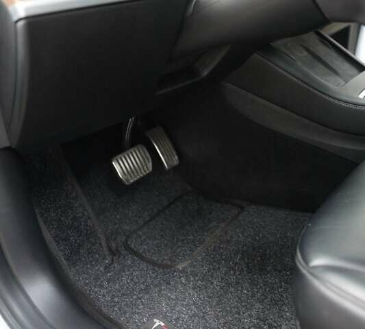 Белый Тесла Модель 3, объемом двигателя 0 л и пробегом 95 тыс. км за 18500 $, фото 17 на Automoto.ua