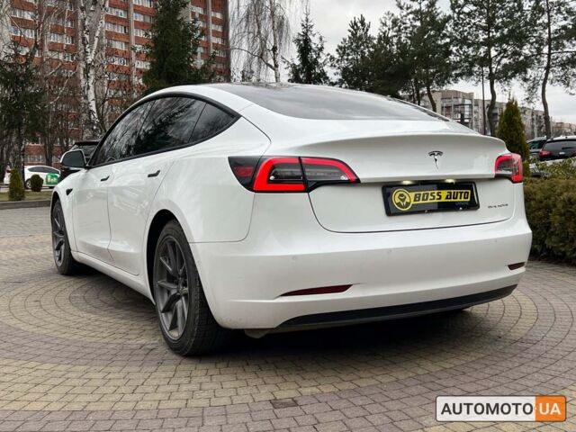 Белый Тесла Модель 3, объемом двигателя 82 л и пробегом 60 тыс. км за 25500 $, фото 4 на Automoto.ua