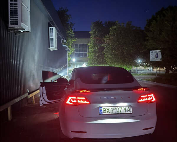 Белый Тесла Модель 3, объемом двигателя 0 л и пробегом 65 тыс. км за 24499 $, фото 3 на Automoto.ua