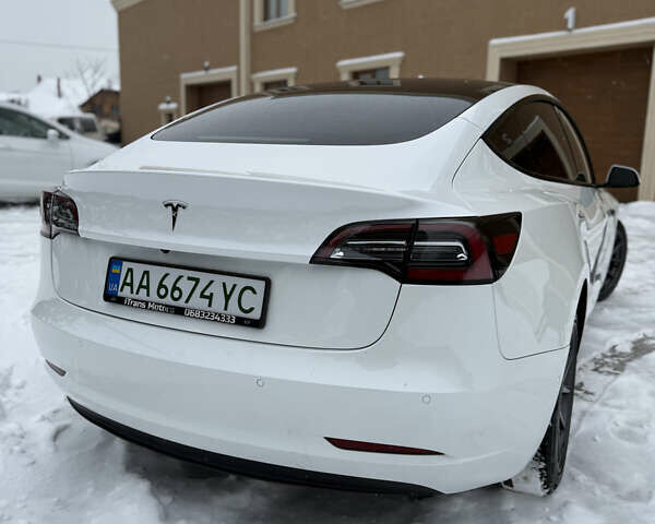 Білий Тесла Модель 3, об'ємом двигуна 0 л та пробігом 63 тис. км за 17900 $, фото 3 на Automoto.ua