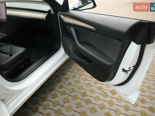 Белый Тесла Модель 3, объемом двигателя 0 л и пробегом 95 тыс. км за 18500 $, фото 12 на Automoto.ua