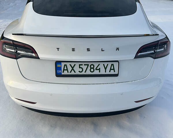 Білий Тесла Модель 3, об'ємом двигуна 0 л та пробігом 65 тис. км за 16800 $, фото 2 на Automoto.ua