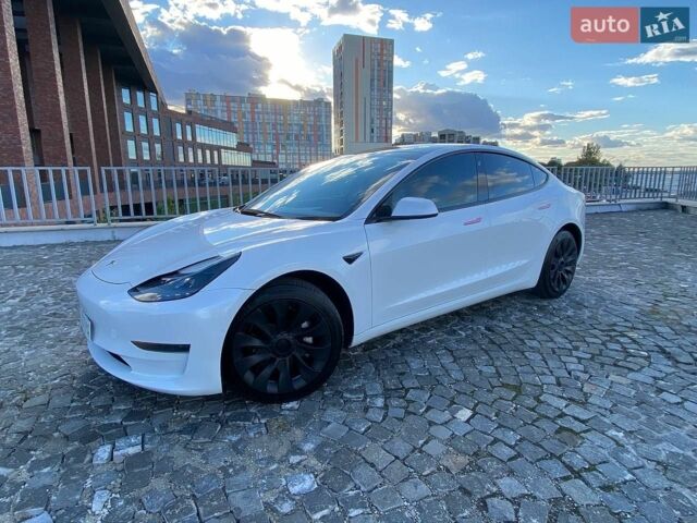 Белый Тесла Модель 3, объемом двигателя 0 л и пробегом 45 тыс. км за 18000 $, фото 2 на Automoto.ua