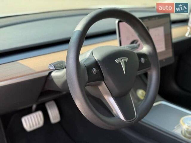 Белый Тесла Модель 3, объемом двигателя 0 л и пробегом 70 тыс. км за 24790 $, фото 25 на Automoto.ua