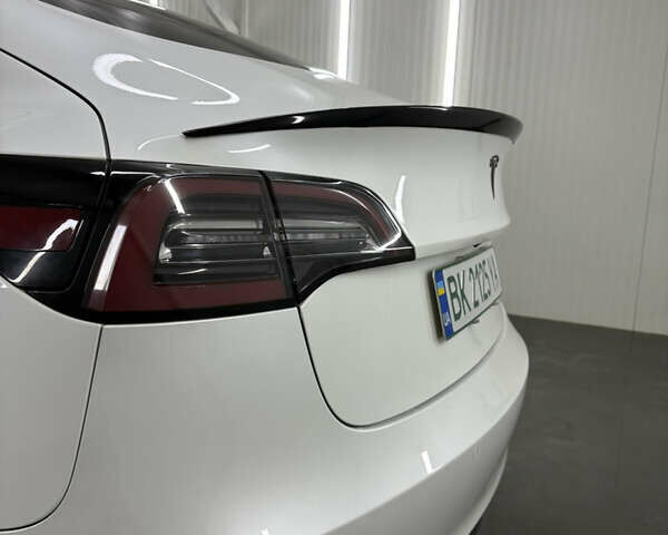 Білий Тесла Модель 3, об'ємом двигуна 0 л та пробігом 113 тис. км за 20200 $, фото 60 на Automoto.ua