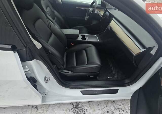 Білий Тесла Модель 3, об'ємом двигуна 0 л та пробігом 64 тис. км за 18700 $, фото 16 на Automoto.ua