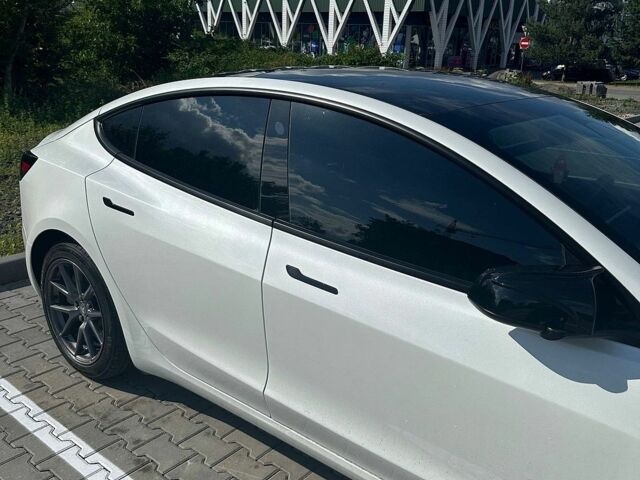 Білий Тесла Модель 3, об'ємом двигуна 0 л та пробігом 42 тис. км за 21000 $, фото 1 на Automoto.ua
