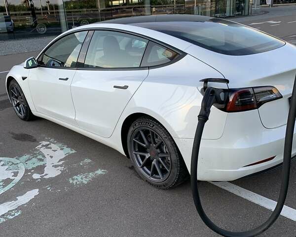 Белый Тесла Модель 3, объемом двигателя 0 л и пробегом 65 тыс. км за 32000 $, фото 6 на Automoto.ua