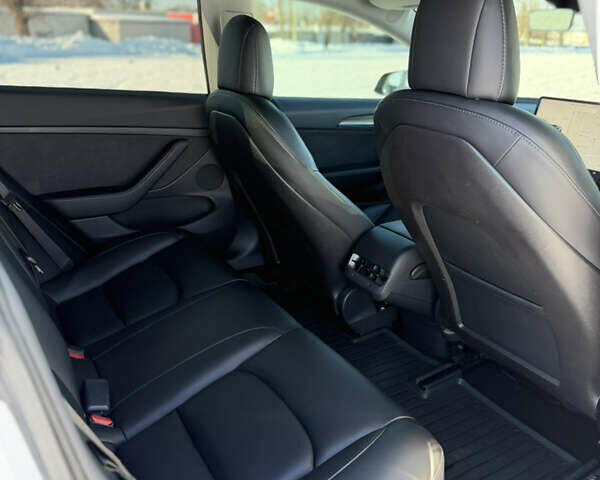 Білий Тесла Модель 3, об'ємом двигуна 0 л та пробігом 50 тис. км за 20000 $, фото 18 на Automoto.ua