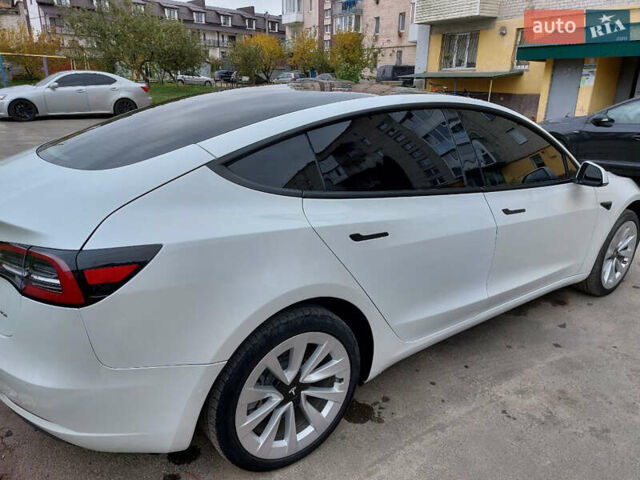 Белый Тесла Модель 3, объемом двигателя 0 л и пробегом 70 тыс. км за 21999 $, фото 1 на Automoto.ua