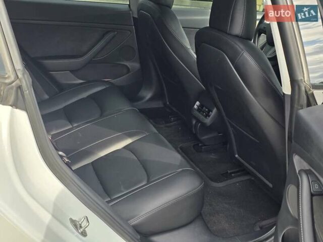 Білий Тесла Модель 3, об'ємом двигуна 0 л та пробігом 91 тис. км за 22999 $, фото 20 на Automoto.ua